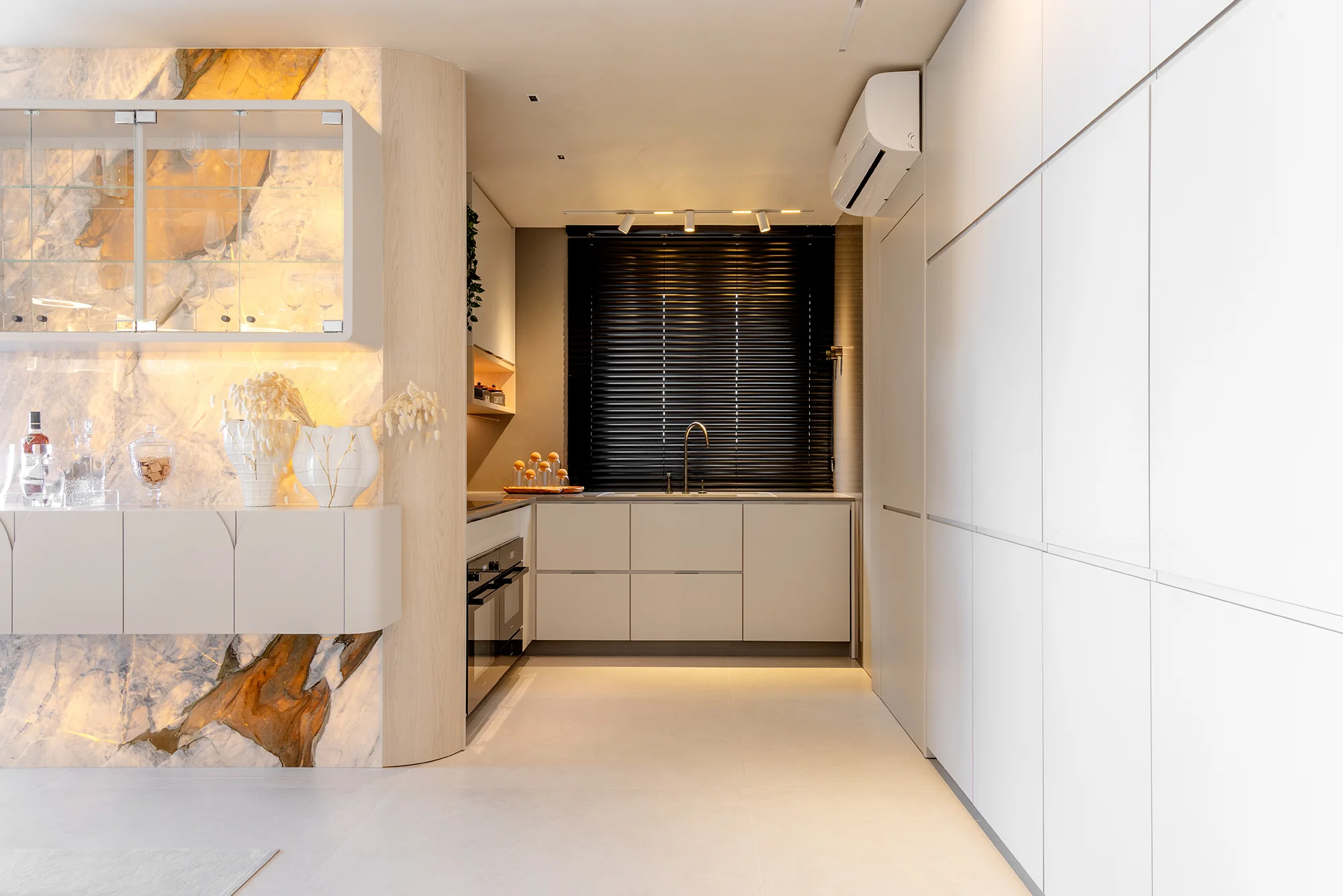 HORIZON PALACE - APTO 1301 - MOBILIADO